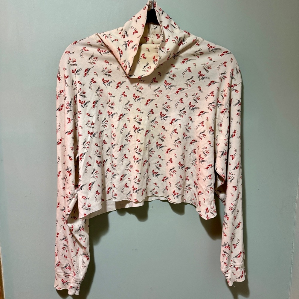 Reworked vintage cropped floral long sleeve 🌸